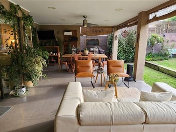 Venta / Casa / Colina
