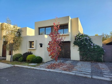 Arriendo Mensual / Casa / Colina